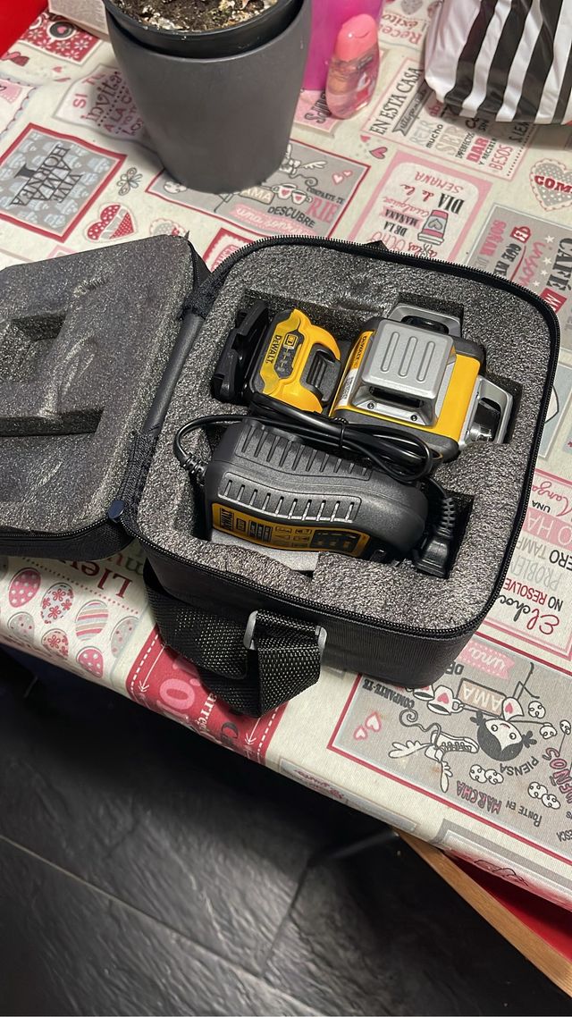 Laser Dewalt a bateria NUEVO a estrenar
