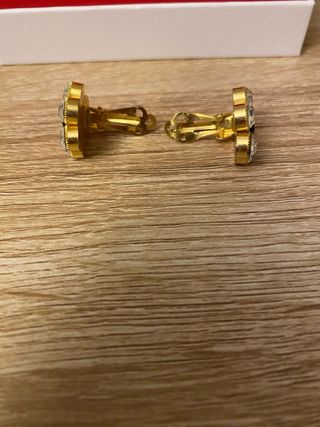 Pack pendientes de diamantes y broche de perlas