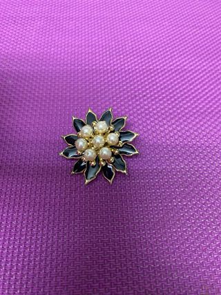 Pack pendientes de diamantes y broche de perlas