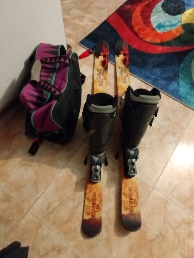 Esquís, botas y gafas