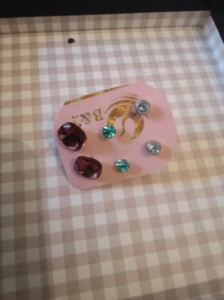 Tres pares de pendientes 