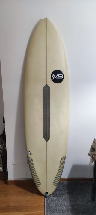 Tabla de surf con funda e invento