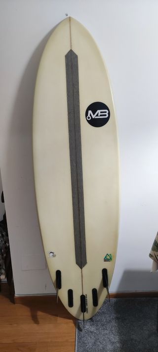 Tabla de surf con funda e invento