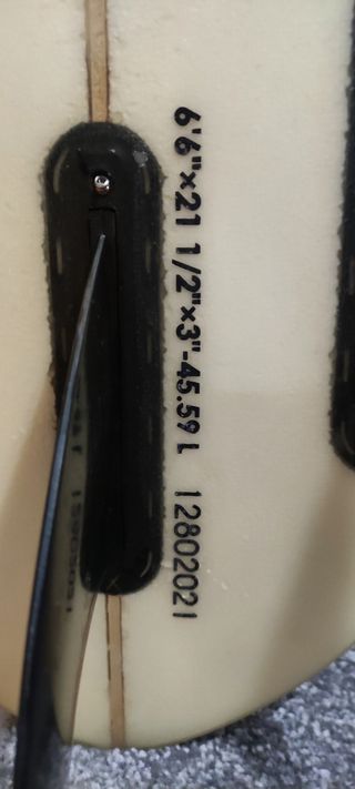 Tabla de surf con funda e invento