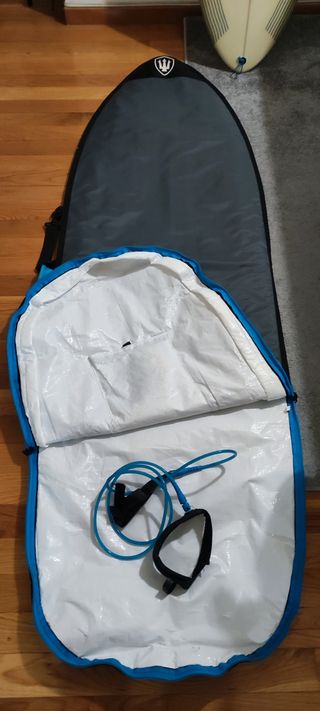 Tabla de surf con funda e invento