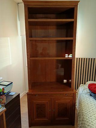 Mueble estantería de madera noble