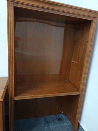 Mueble estantería de madera noble