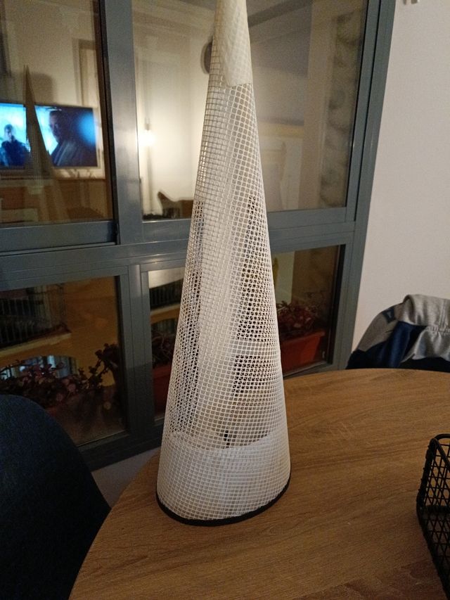 Capirote Nazareno  de rejilla.