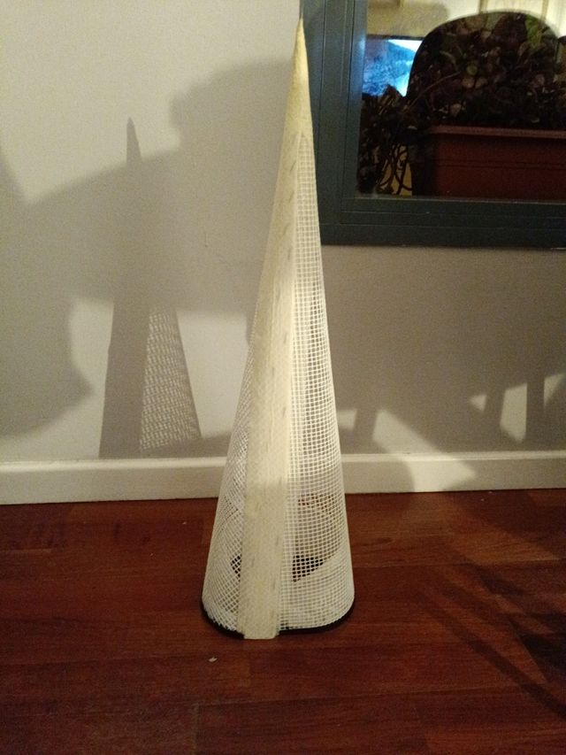 Capirote Nazareno  de rejilla.