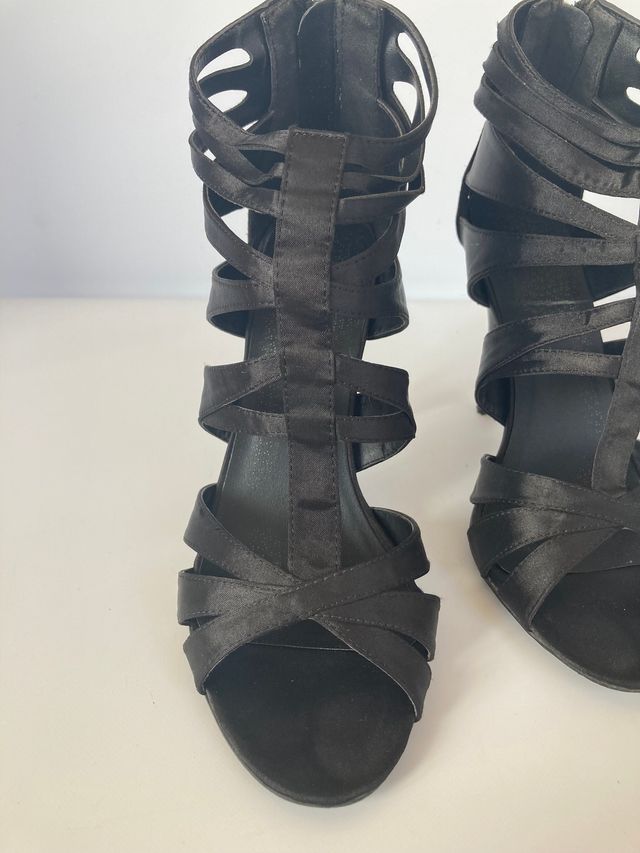 💫 SANDALIAS NEGRAS DE TACÓN ABOTINADAS 💫TALLA 40