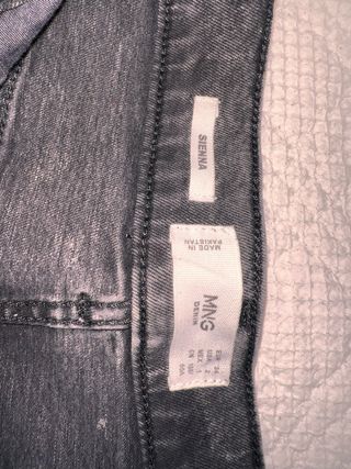 Pantalones vaqueros negros de Mango