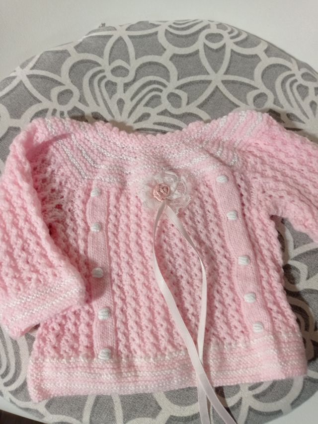Chaquetita jersey bebe hecha a mano
