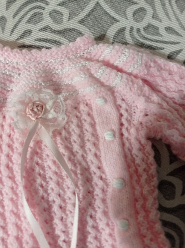 Chaquetita jersey bebe hecha a mano