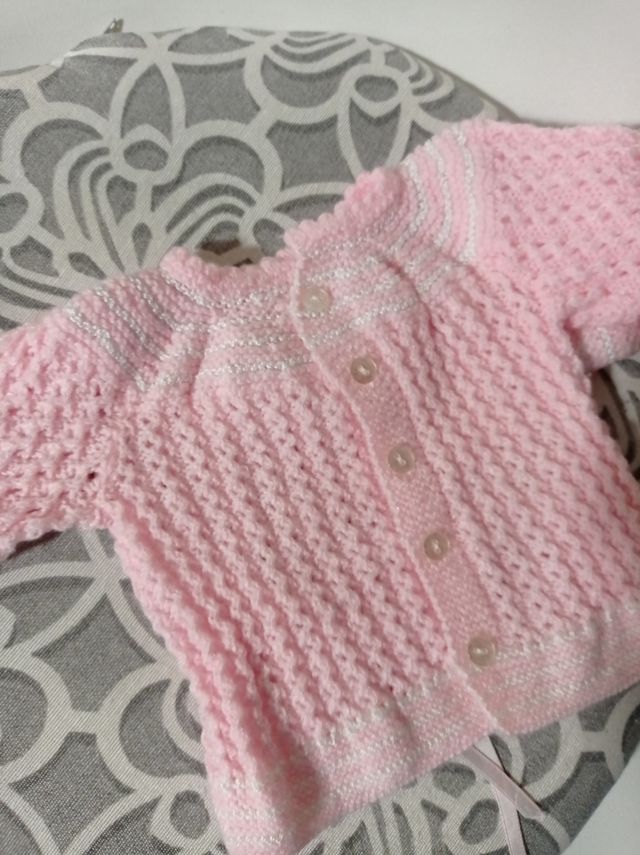 Chaquetita jersey bebe hecha a mano
