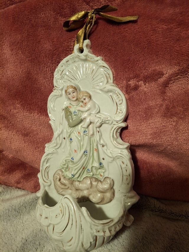 Pila de agua bendita