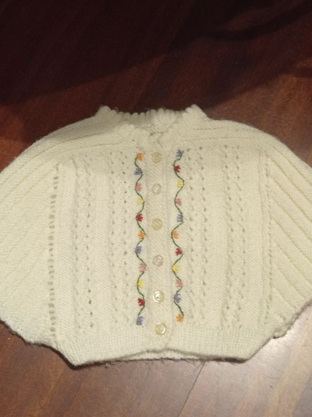 Chaquetita/ mañanita bebe hecha a mano