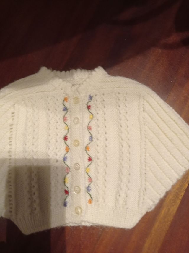 Chaquetita/ mañanita bebe hecha a mano