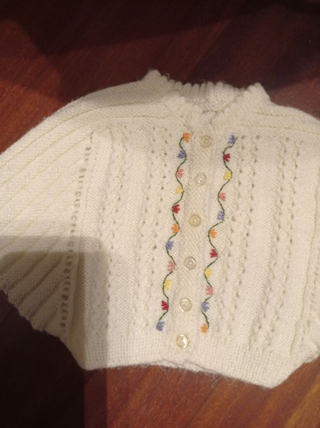 Chaquetita/ mañanita bebe hecha a mano