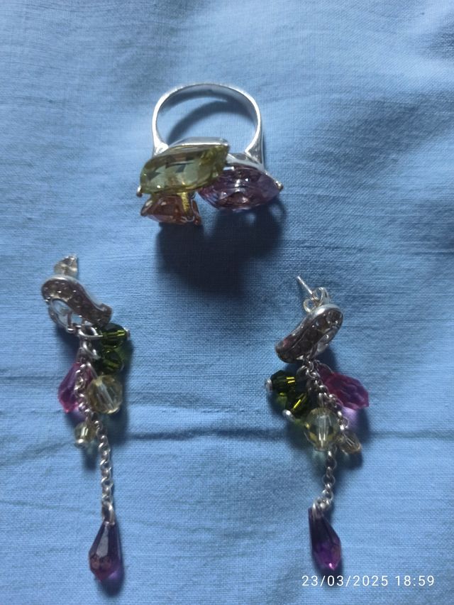 Conjunto de plata collar, anillo y pendientes