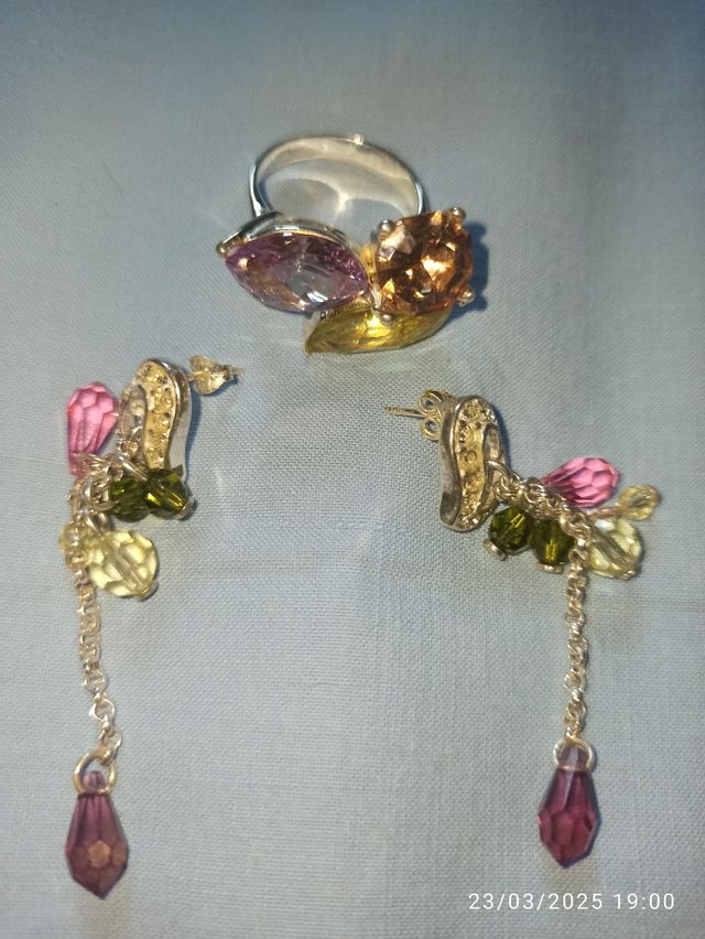 Conjunto de plata collar, anillo y pendientes