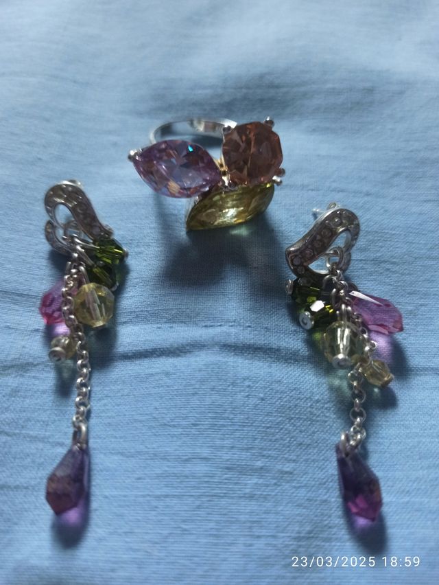 Conjunto de plata collar, anillo y pendientes