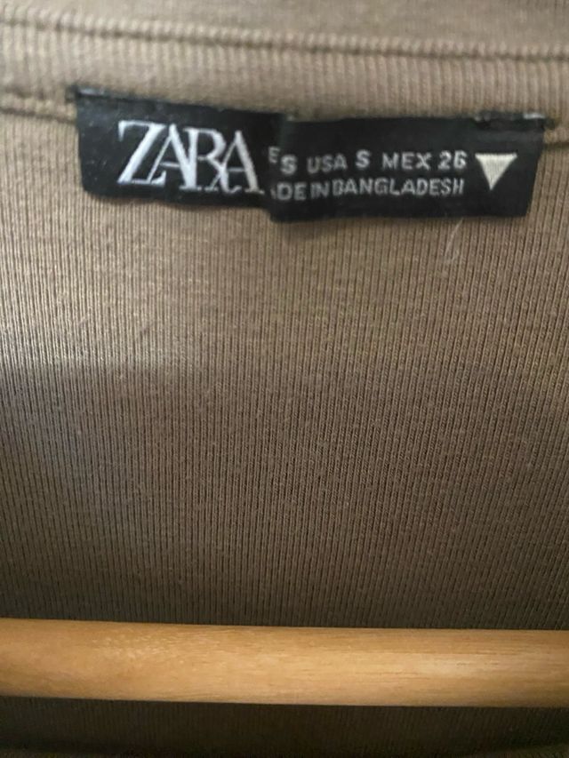 Lote dos top crop chica Zara