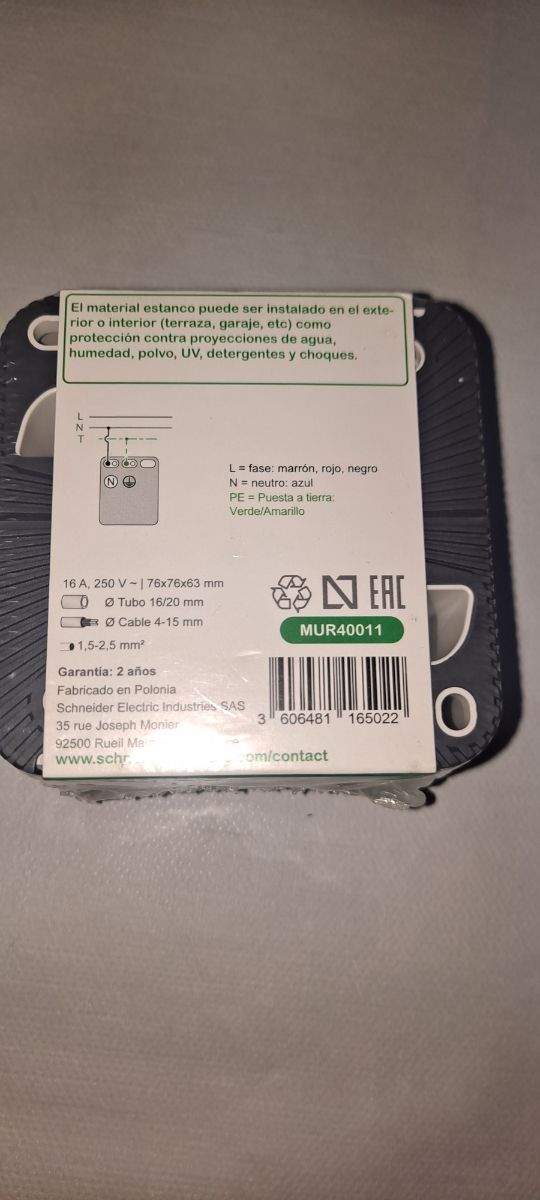 Toma de corriente con tierra