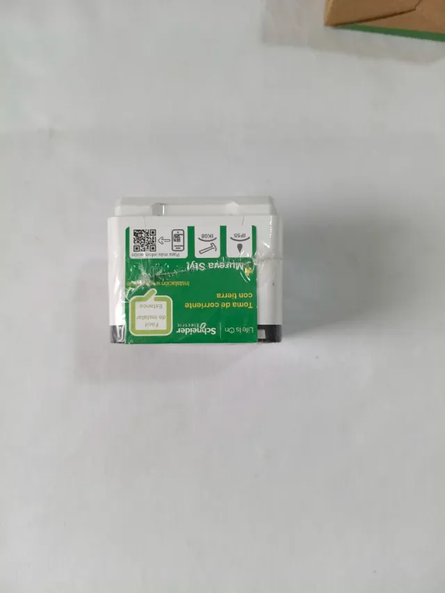 Toma de corriente con tierra