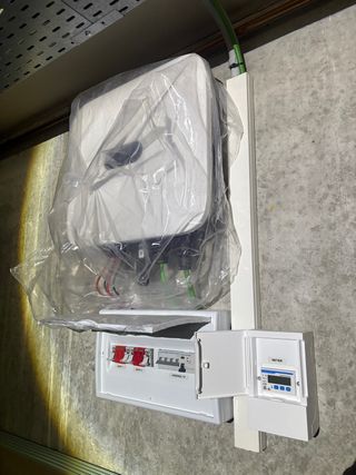 Instalación de paneles solares e inversores >>