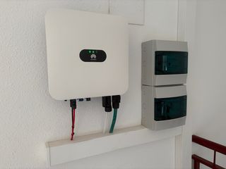 Instalación de paneles solares e inversores >>