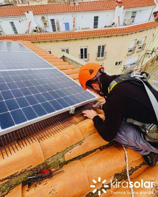 Instalación de paneles solares e inversores >>