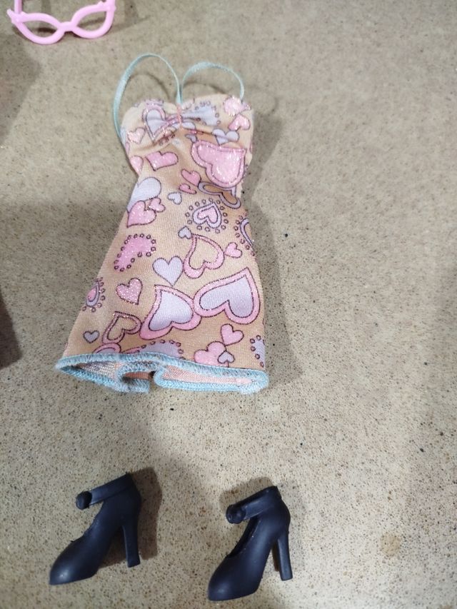 Vestiti e scarpe Barbie