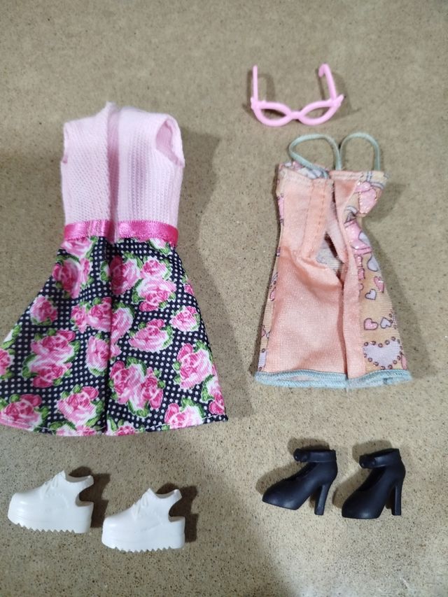 Vestiti e scarpe Barbie