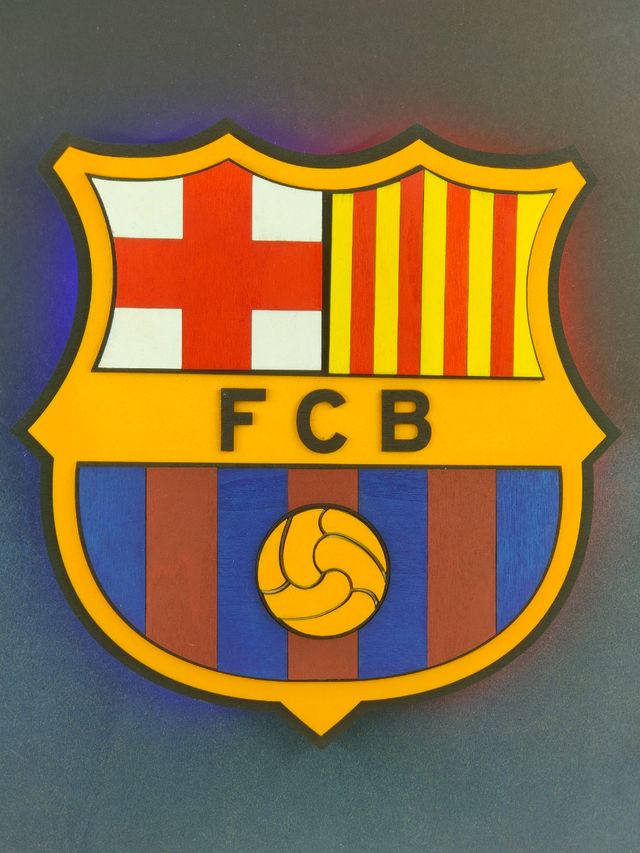 Escudo futbol en madera