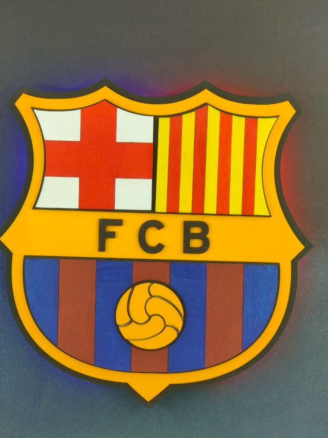 Escudo futbol en madera