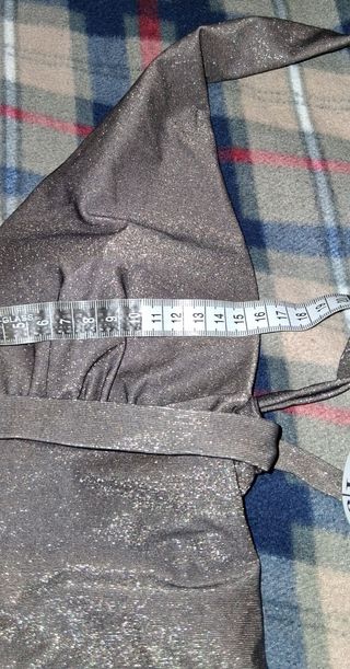 Bañador dorado de mujer.