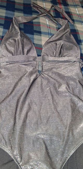 Bañador dorado de mujer.