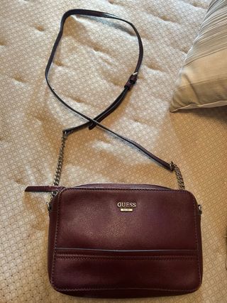 Bolso Guess burdeos