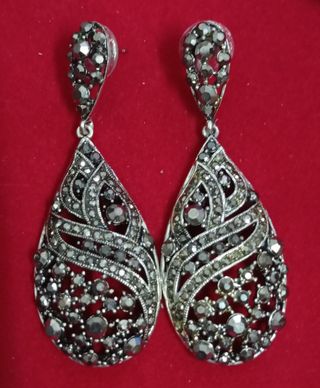 Pendientes largos plateados, 7 cm.