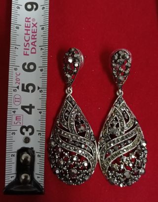 Pendientes largos plateados, 7 cm.