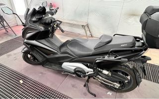 Moto Kymco Ak 550