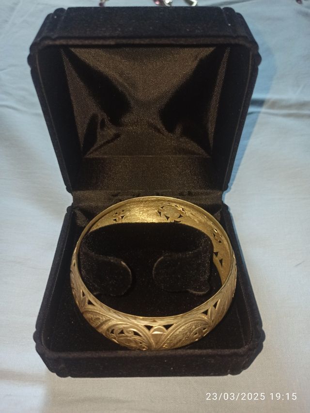 Brazalete de plata antiguo tallado