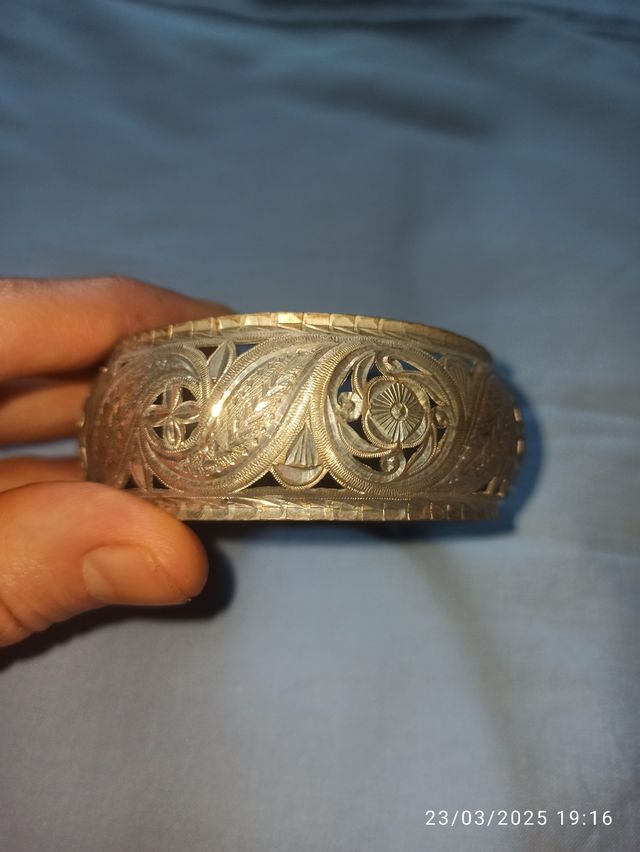 Brazalete de plata antiguo tallado