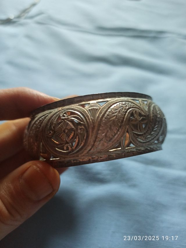 Brazalete de plata antiguo tallado
