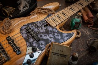Skull Pickguar fender jazz bass marcus miller