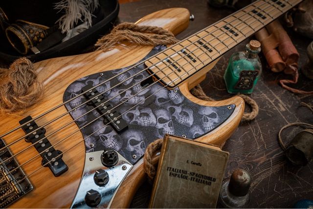 Skull Pickguar fender jazz bass marcus miller