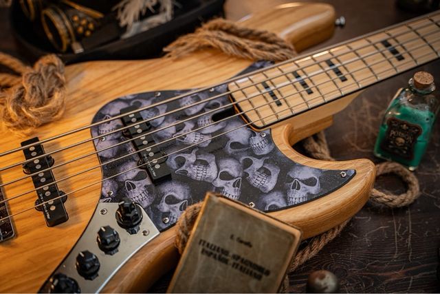 Skull Pickguar fender jazz bass marcus miller