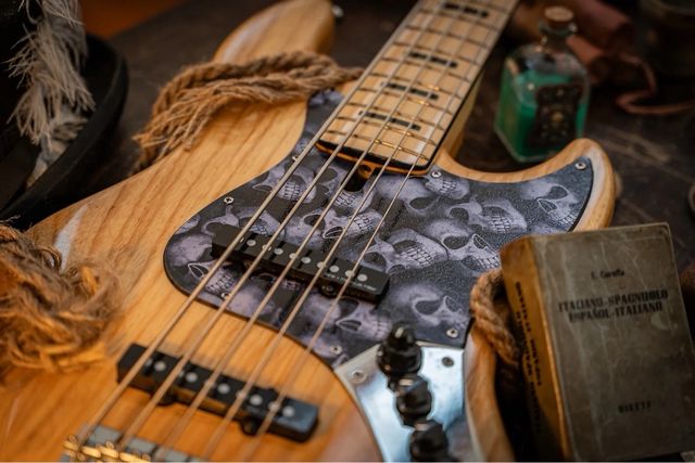 Skull Pickguar fender jazz bass marcus miller