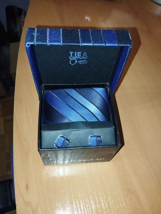 Corbata y gemelos