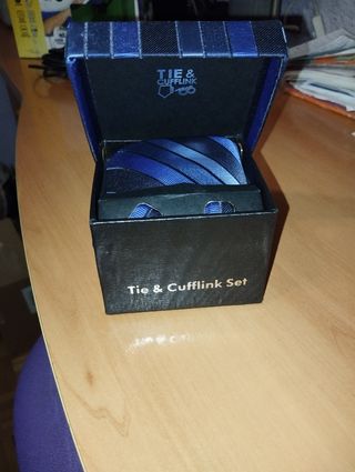 Corbata y gemelos